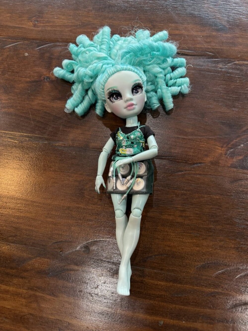 Rainbow High Shadow Berrie Blue Fashion Doll with Collectible Outfit No Shoes